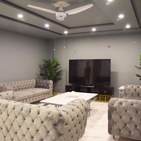 Luxe Suites Bahria Town 라호르 외부 사진