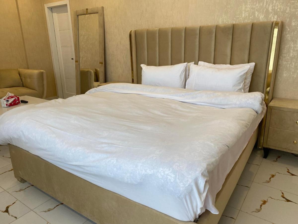 Luxe Suites Bahria Town 라호르 외부 사진