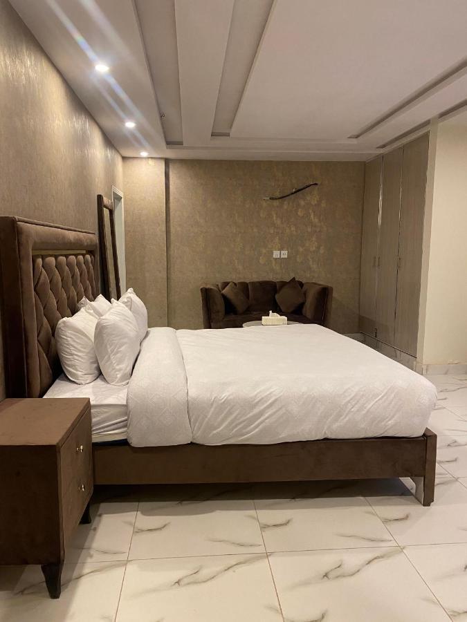 Luxe Suites Bahria Town 라호르 외부 사진