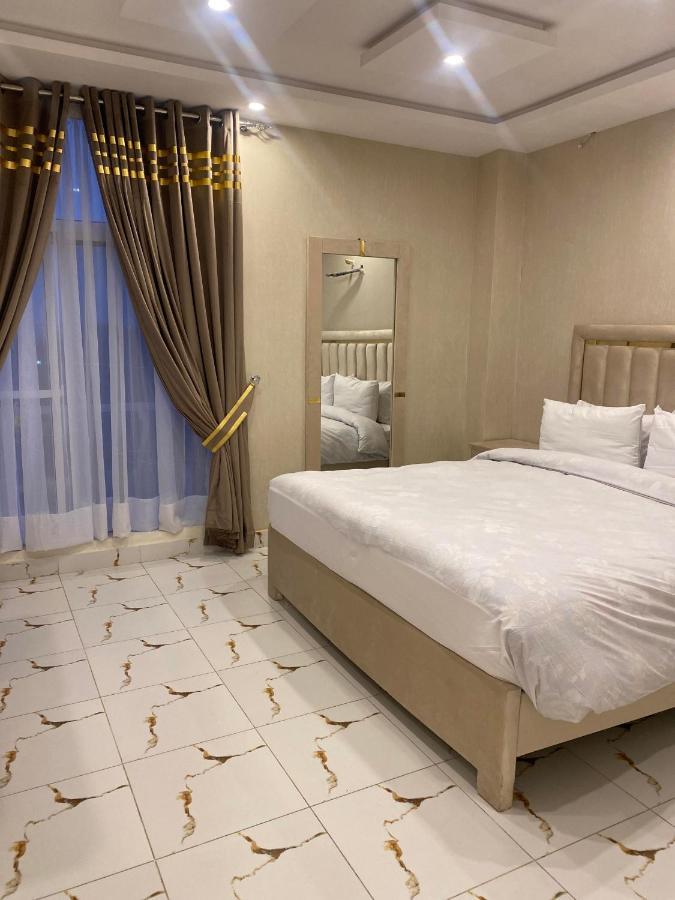 Luxe Suites Bahria Town 라호르 외부 사진