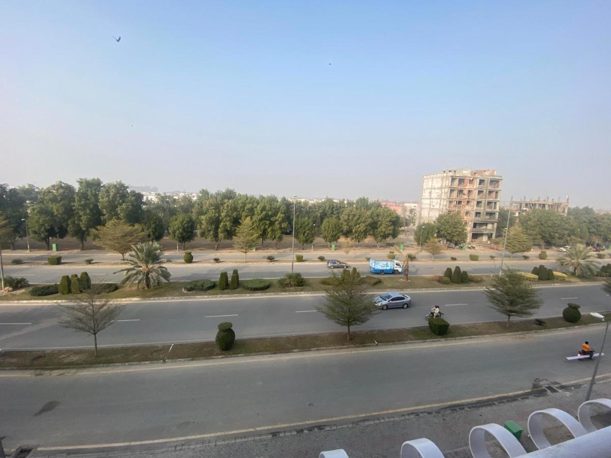 Luxe Suites Bahria Town 라호르 외부 사진