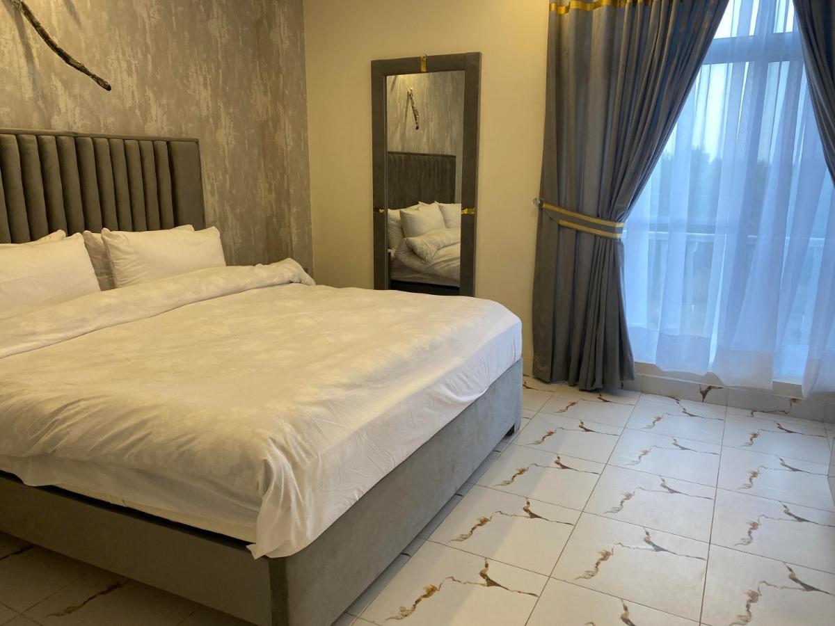 Luxe Suites Bahria Town 라호르 외부 사진