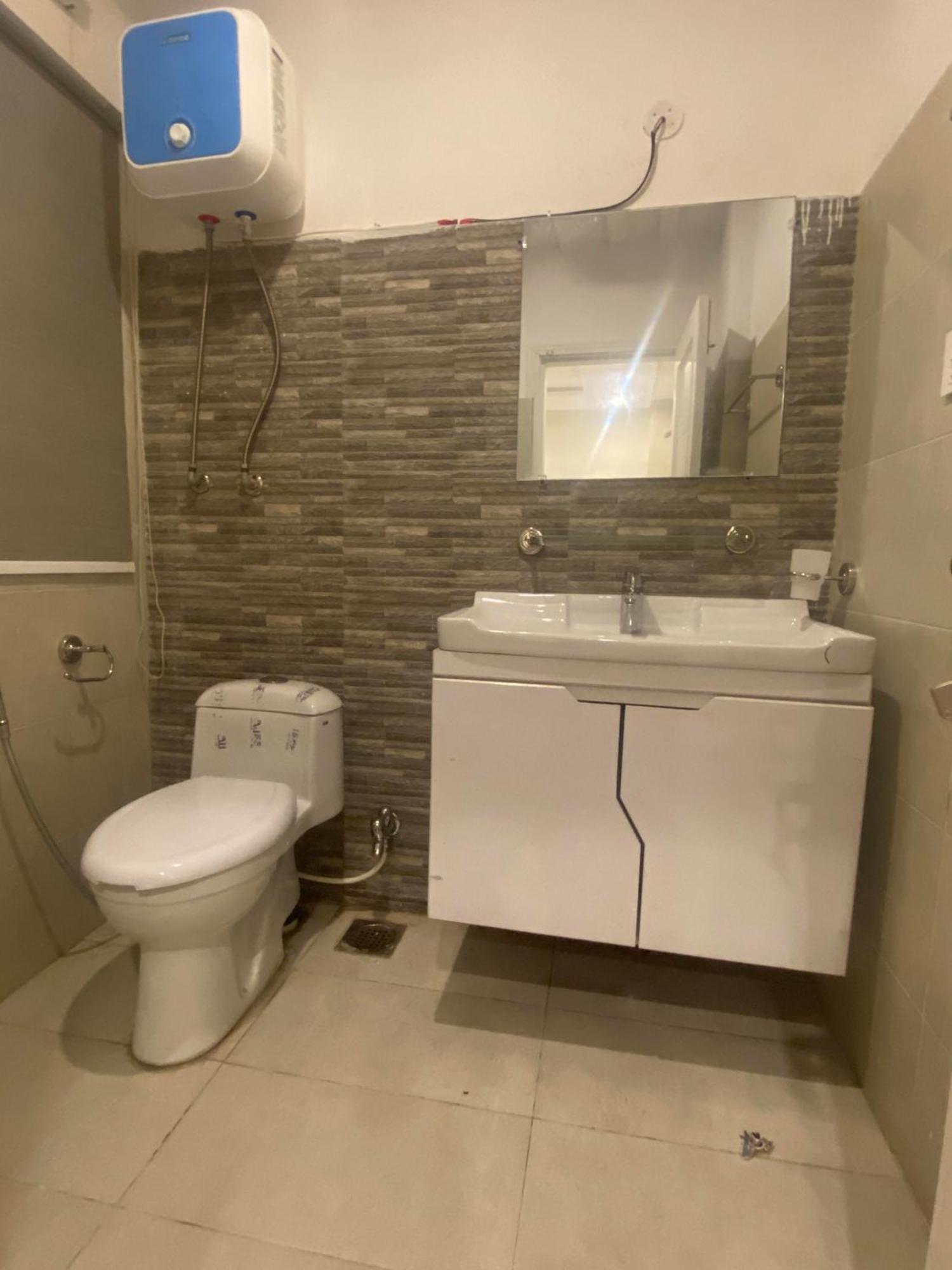 Luxe Suites Bahria Town 라호르 외부 사진