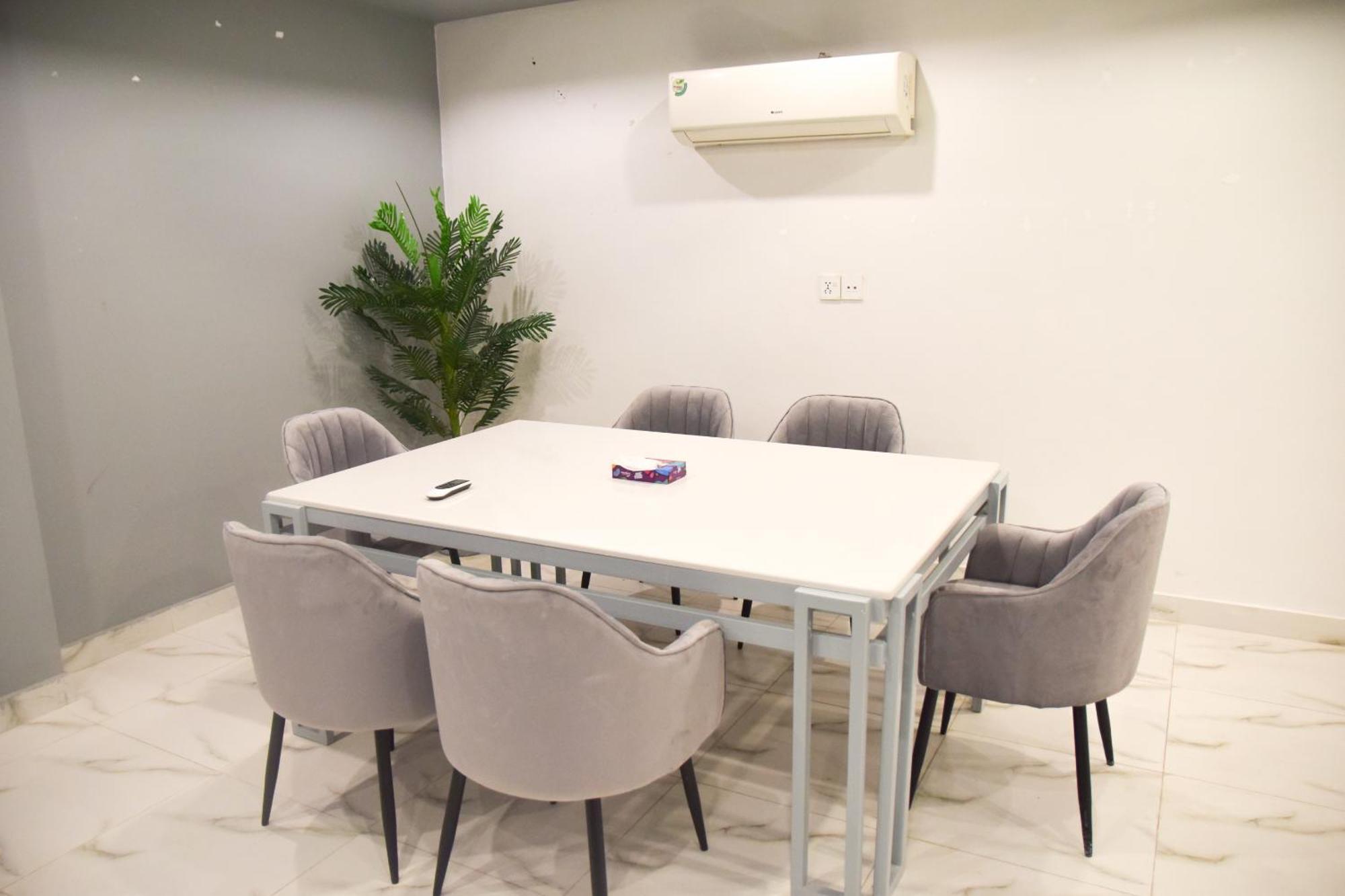 Luxe Suites Bahria Town 라호르 외부 사진
