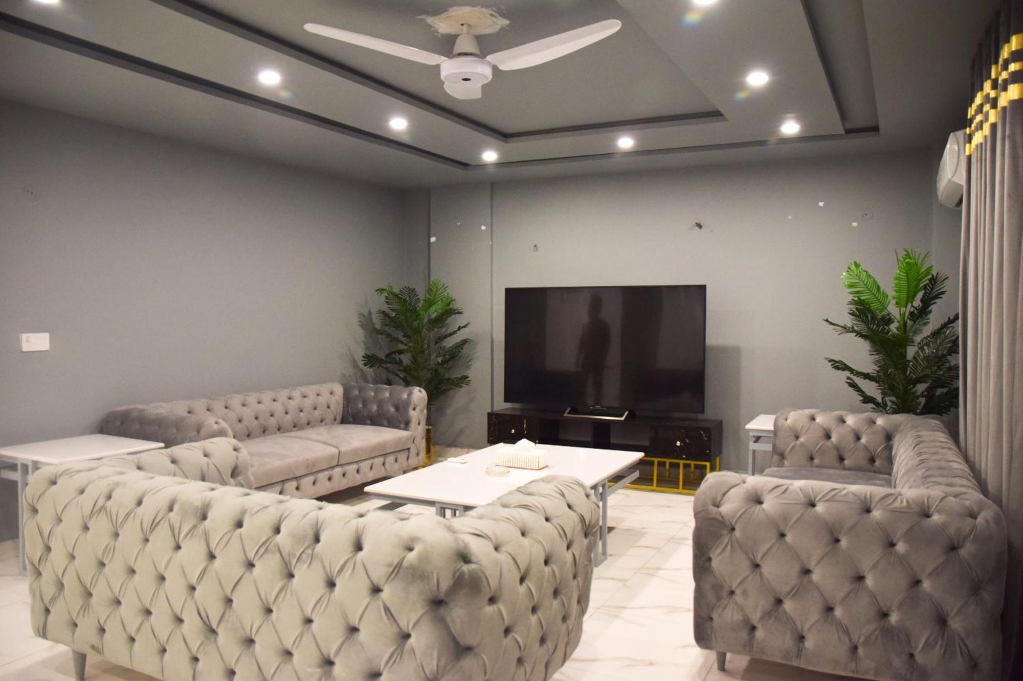 Luxe Suites Bahria Town 라호르 외부 사진